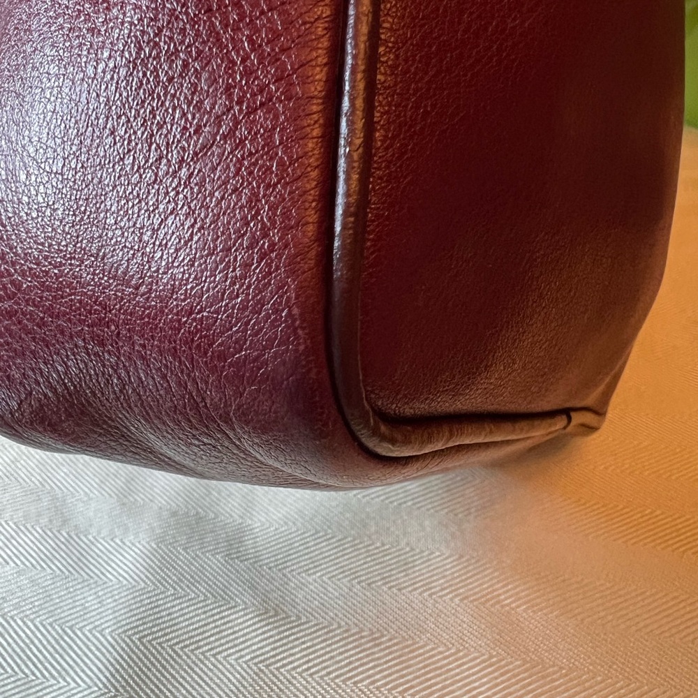 LONGCHAMP Elegant Burgundy Leather Men's Crossbody Messenger Bag - UNISEX - Picture 6 of 15